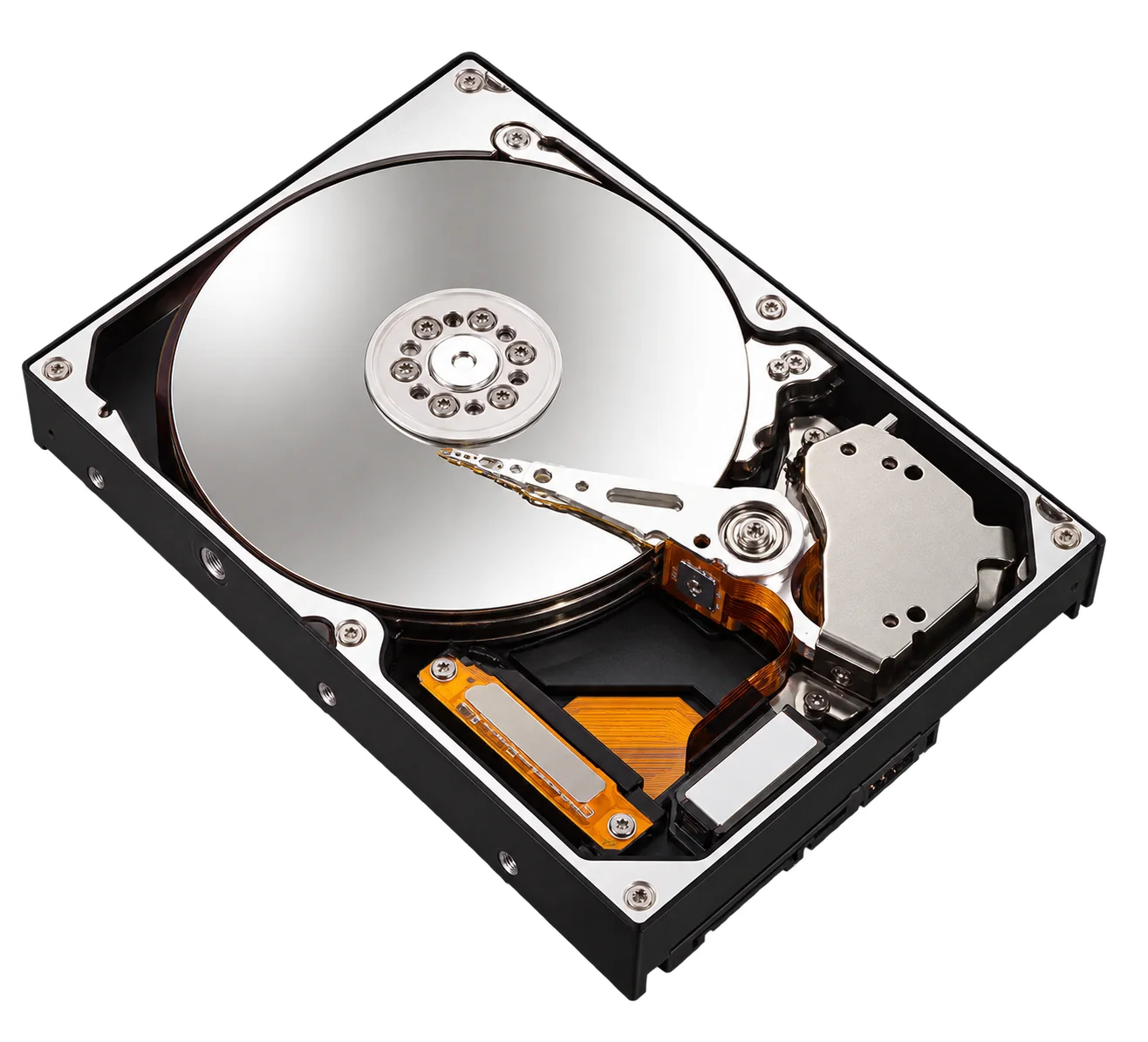 Un disque dur interne ouvert laisse voir son plateau métallique brillant et le bras de lecture, sur fond noir uni.